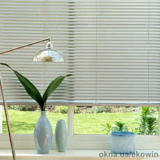 Жалюзи горизонтальные белые и цветные